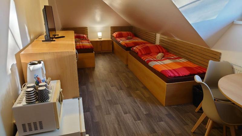Quadruple Room with Bathroom image 3