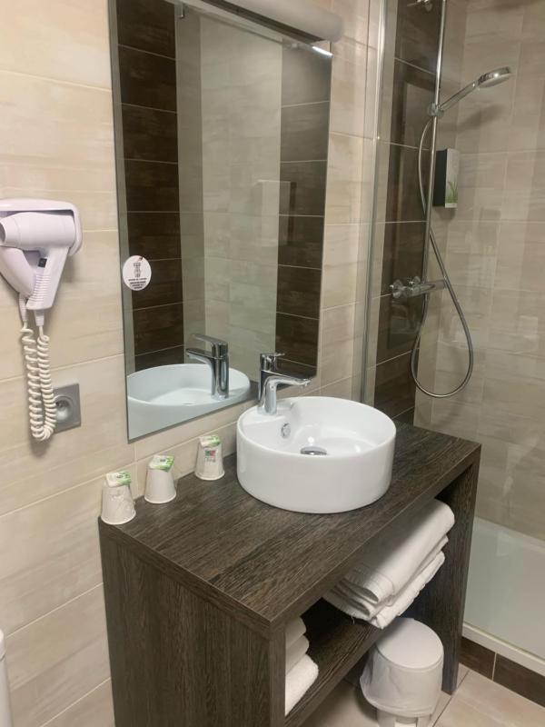 Standard Triple Room image 3