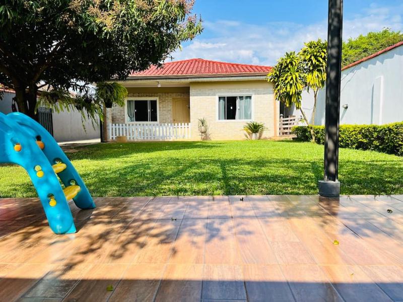Casa Bignonia Amplio y confortable Ideal para familias con niños y mascotas Images