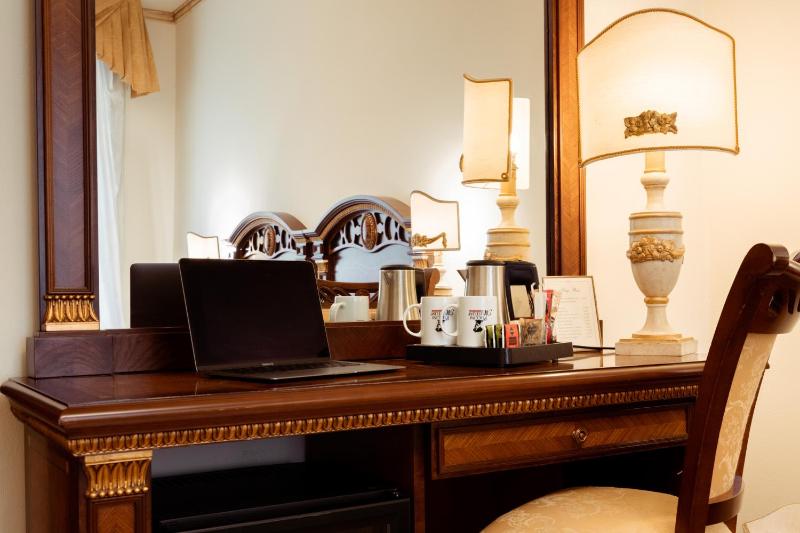 Family Room image 3