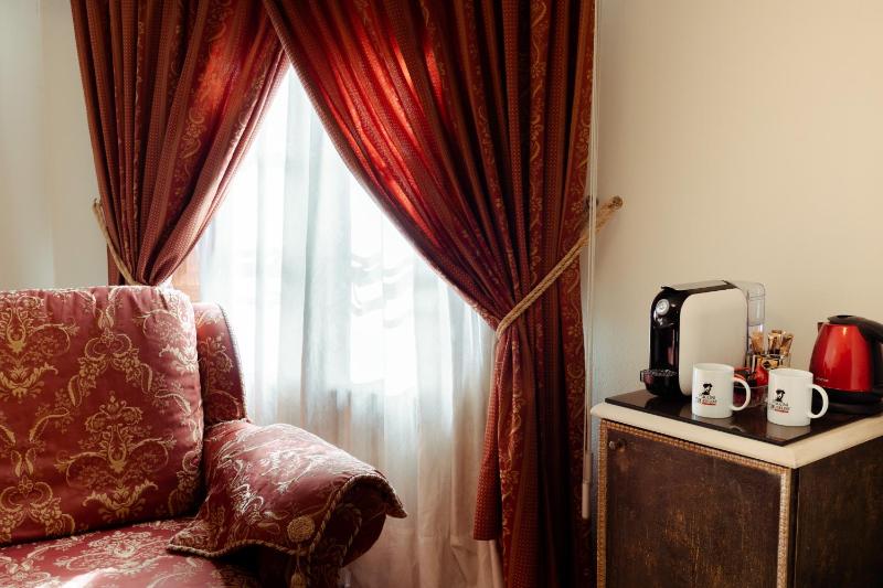 Junior Suite with Balcony image 4
