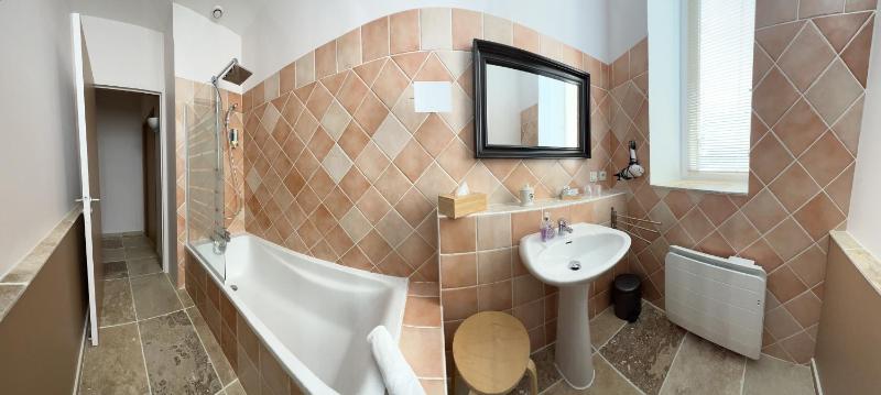Double Room with Private Bathroom image 3