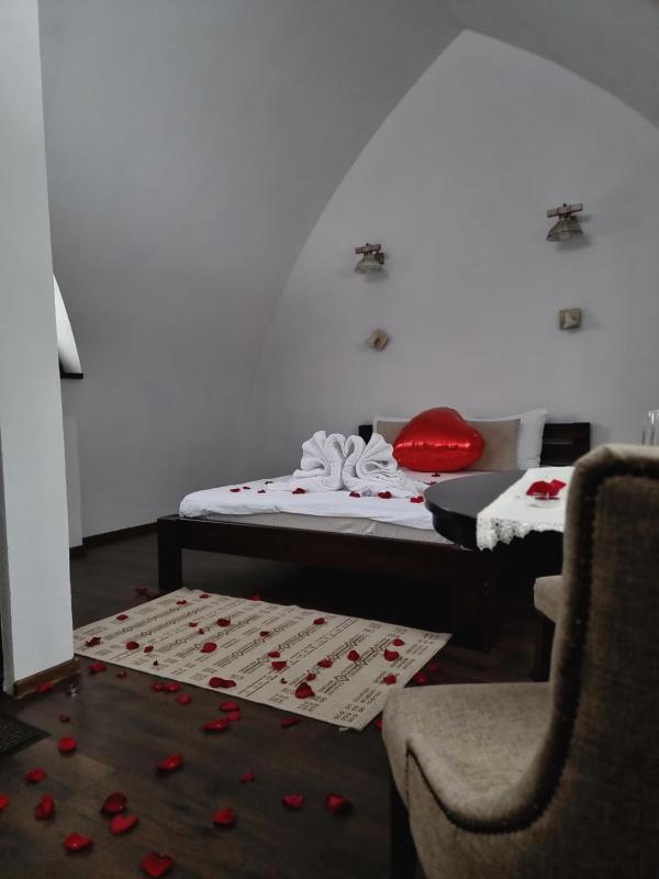 Double Room with Private Bathroom image 2