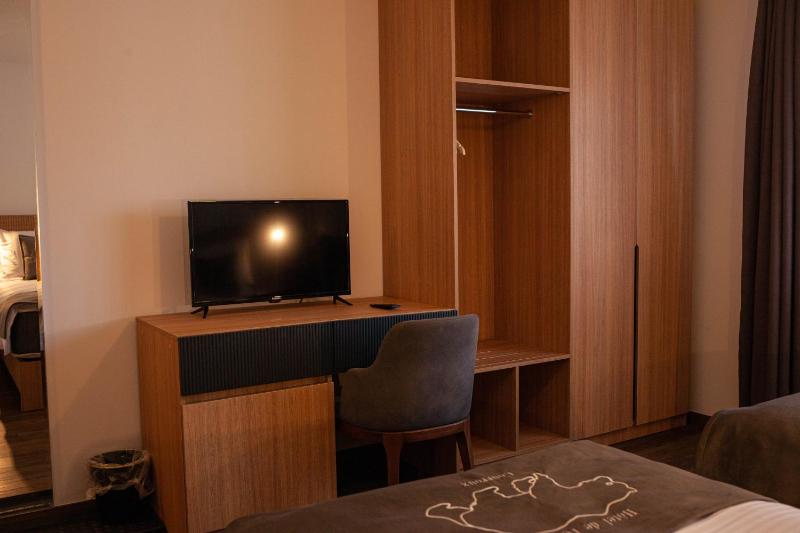 Twin Room image 3