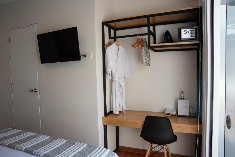 Lima 18 Boutique - image 7