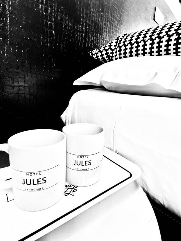 Club Room image 2
