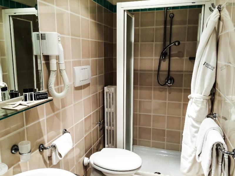 Superior Double Room image 4