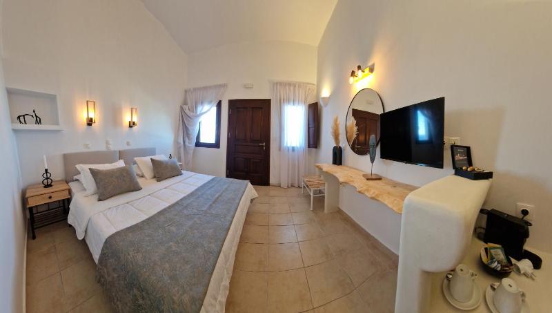 Standard Double Room with Sea View image 2