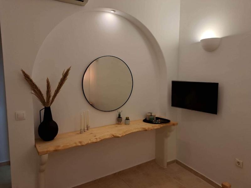 Economy Triple Room No View image 3