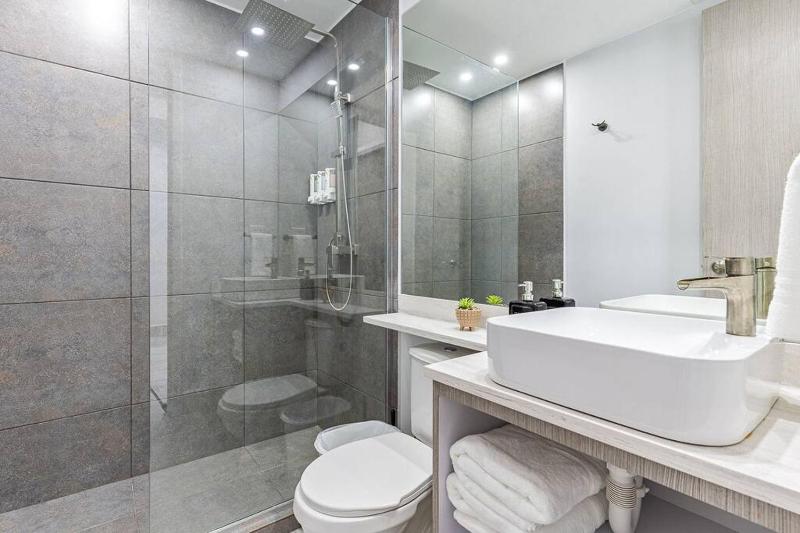 NEW Deluxe 5 BDR 4Bath Pool and BBQ! - image 8