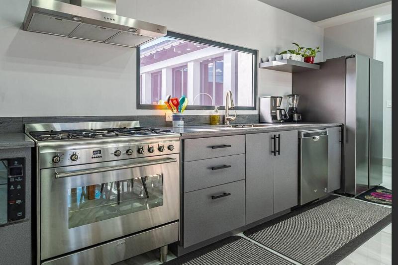 NEW Deluxe 5 BDR 4Bath Pool and BBQ! - image 12