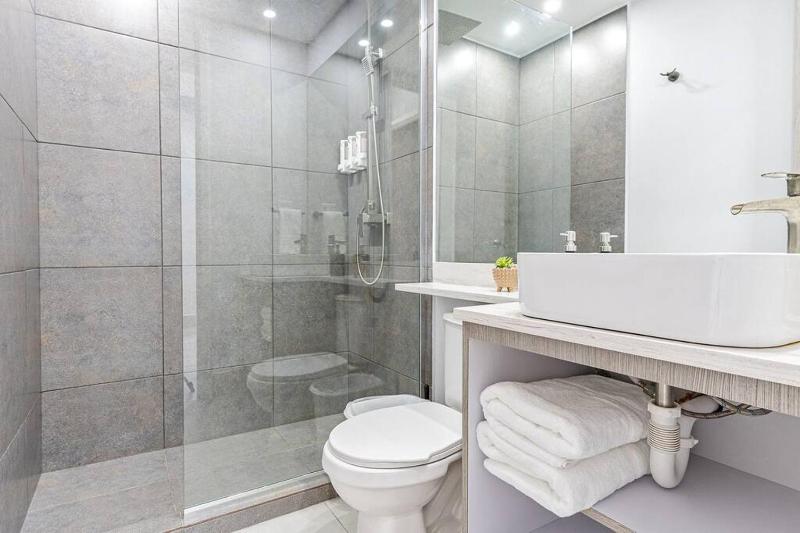 NEW Deluxe 5 BDR 4Bath Pool and BBQ! - image 14
