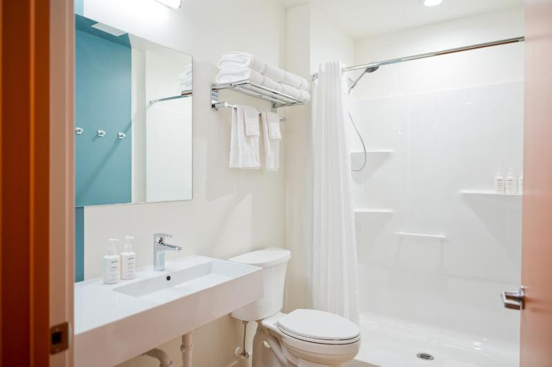 Superior King Room image 3