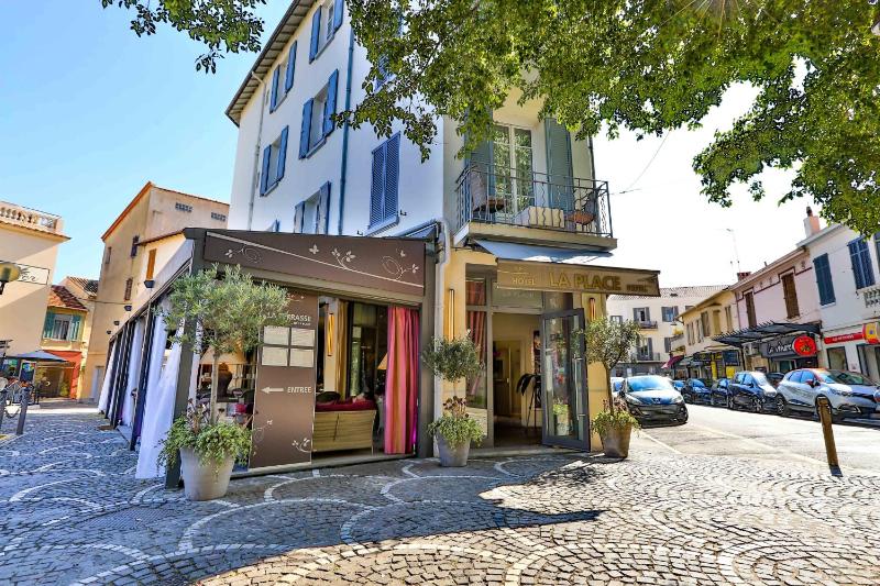 La Place Boutique Hotel - image 1