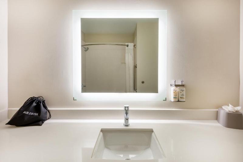 Standard King Room with Extra Space image 1