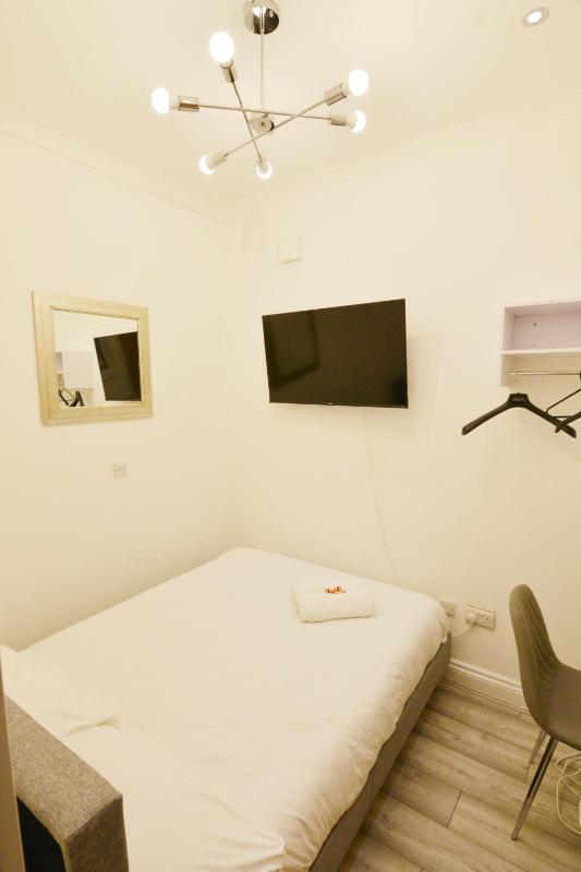 Budget Compact Double Without Window image 3