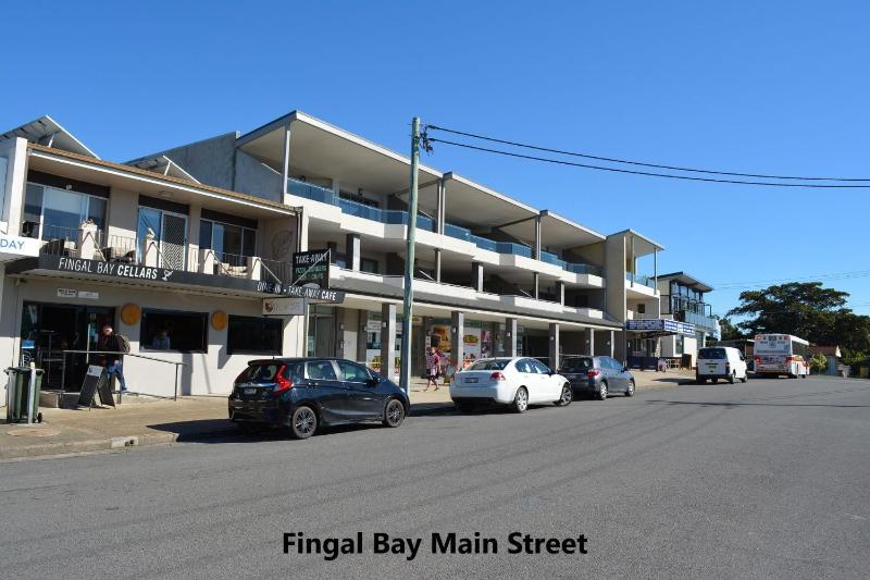 Anchored at Fingal Bay 80 Marine Drive - image 28