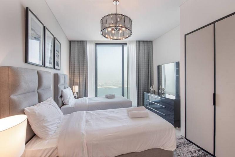Beachfront Escape Stylish 2- Bed & free beach access! Images