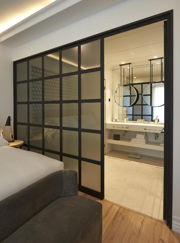 Superior Double or Twin Room image 4