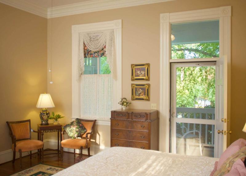 Superior King Room image 2