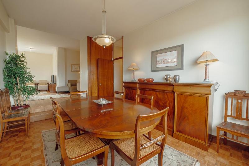 Grand Botanic Garden Apartment by Vacationy - image 35