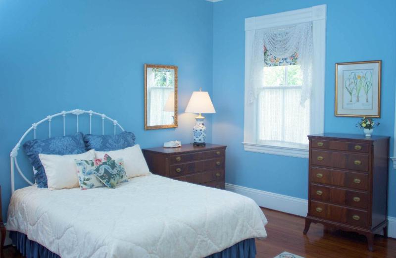 Standard Double Room image 2