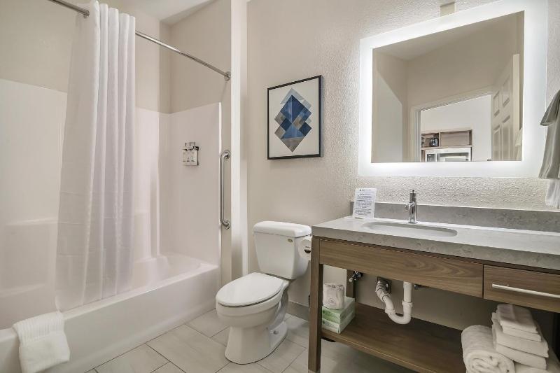 Studio Suite with Two Queen Beds image 4