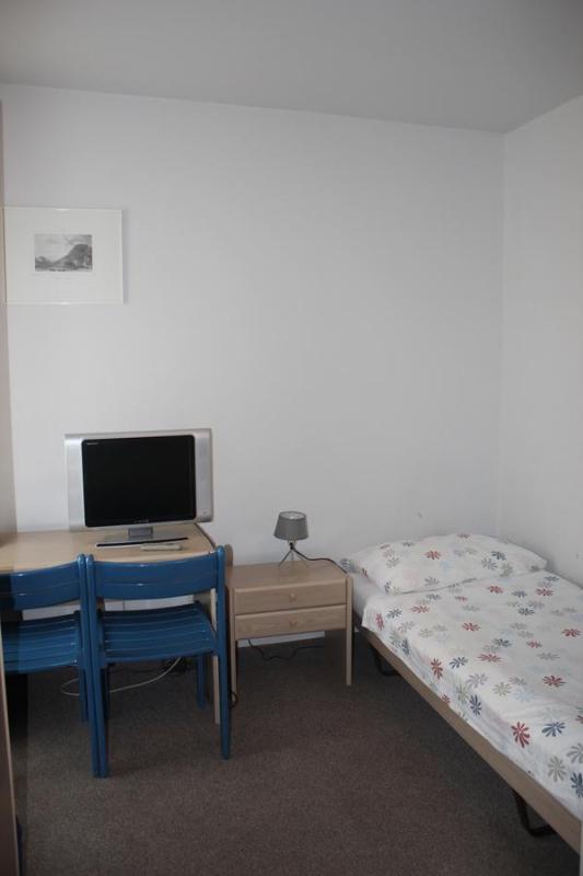 Twin Room image 3