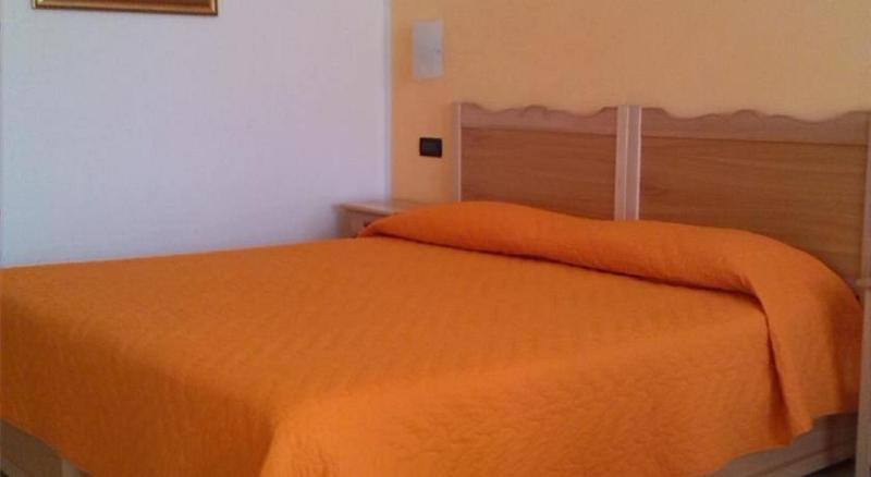 Double Room image 3