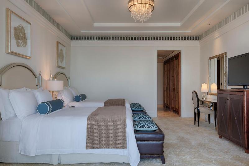 Superior Double Room with Two Double Beds and Partial Sea View image 1