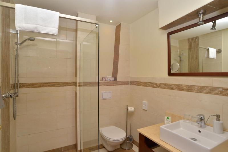 Business Twin Room image 3
