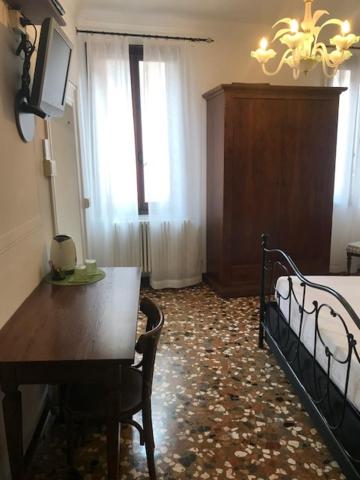 Double Room image 2