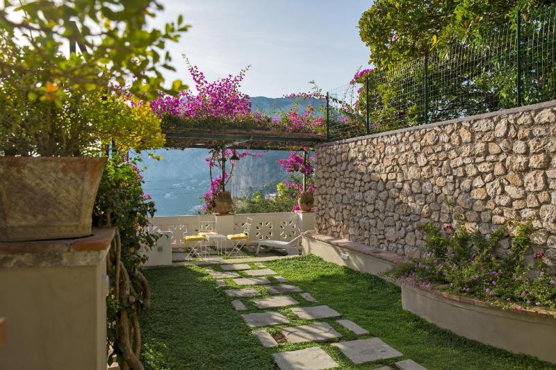 Three-Bedroom Apartment with Terrace and Sea View - Split Level image 4