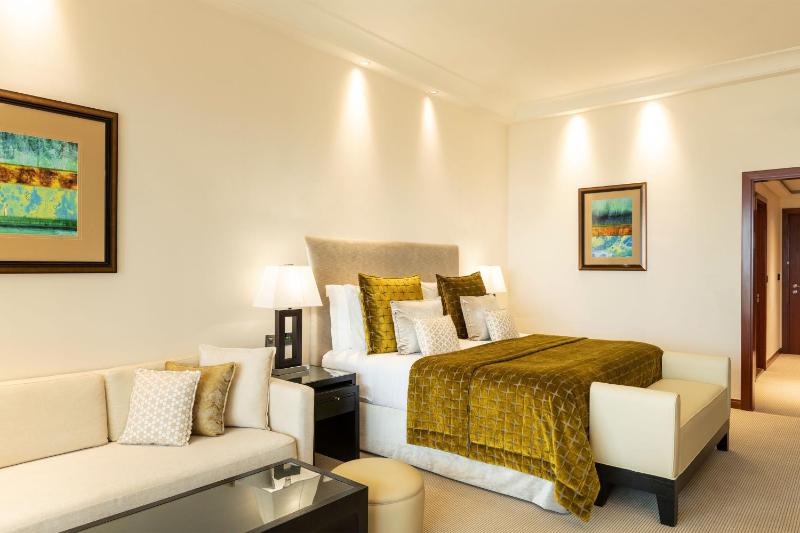 Premier Room, Guest room, Executive Lounge Access, Afternoon Tea & Happy Hour,  Complimentary Resort Beach & Pool Access, Airport Transfer from Dubai Airport, 1 King image 3