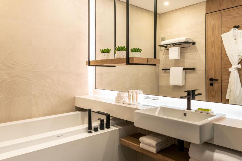 Royal Club JBR View, Guest Room, 2 Twin, Executive Lounge Access, Afternoon Tea & Happy Hour, Airport Transfer from Dubai Airport image 4