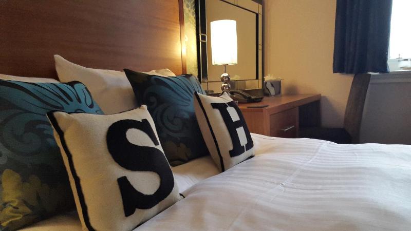 Double Room with Lake View image 2