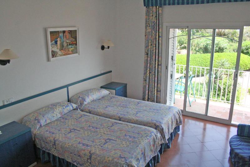 Double Room with Sea View image 4
