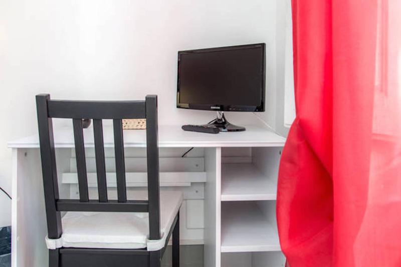 Twin Room with Bunk Bed and Shared Bathroom image 3