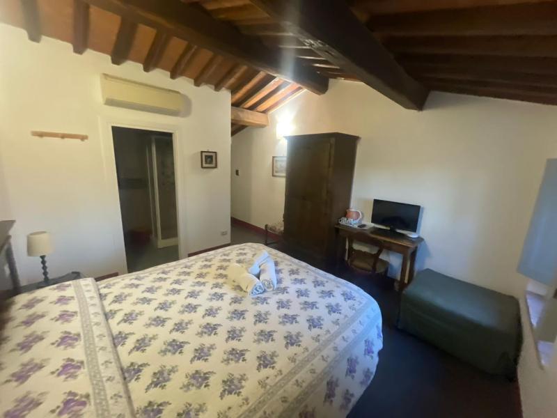 Classic Double Room with Shower image 3