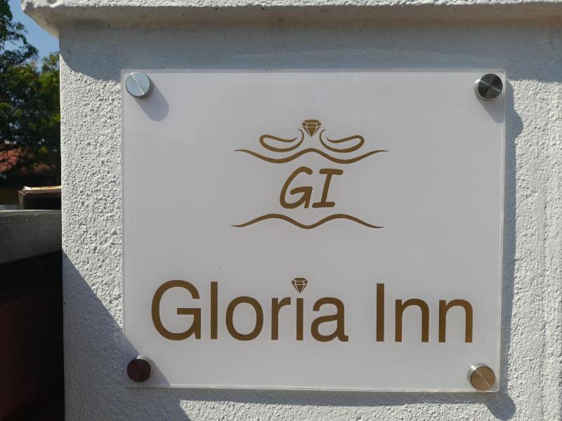 Gloria Inn - image 9
