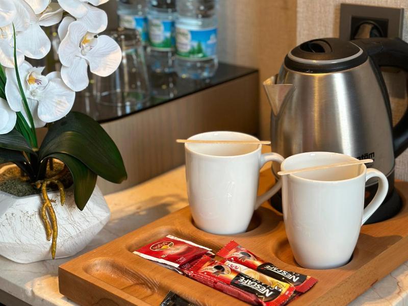 Deluxe King Room With Balcony image 2