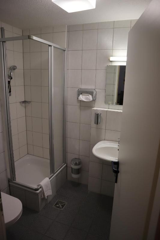 Single Room image 4
