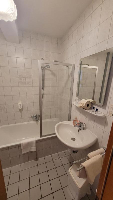 Double Room with Balcony image 4