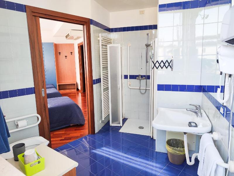 Triple Room image 3