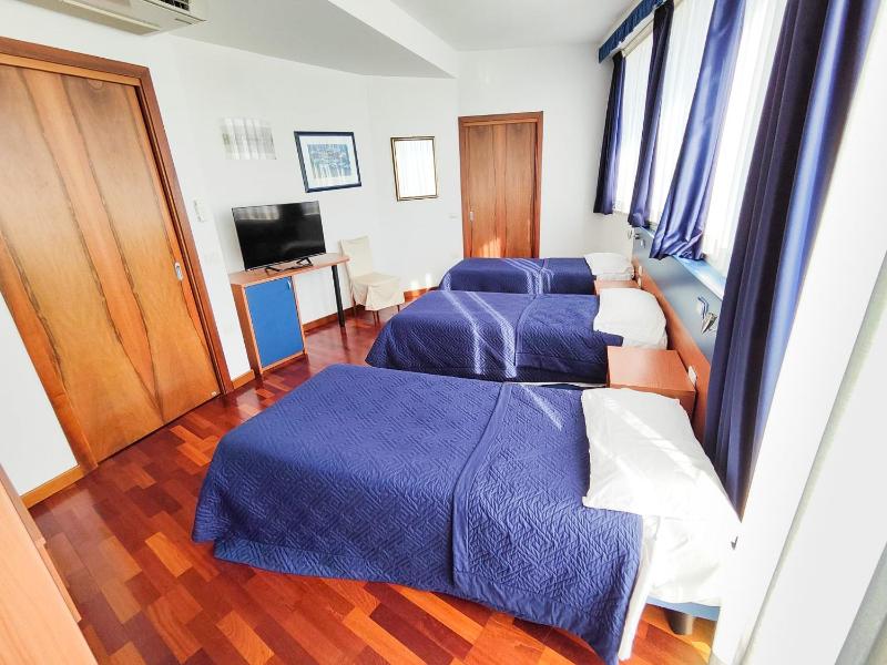 Triple Room image 2