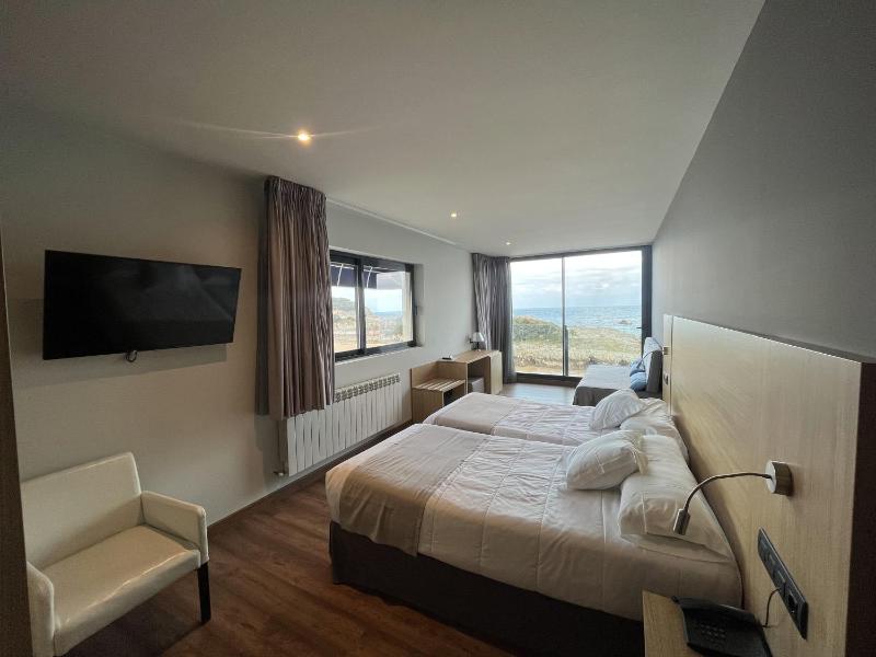 Family Room with Sea View image 2