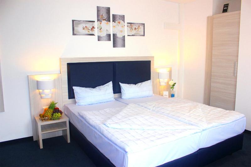 Classic Double Room image 4