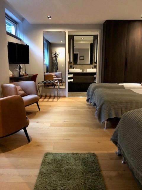 Family Room image 2