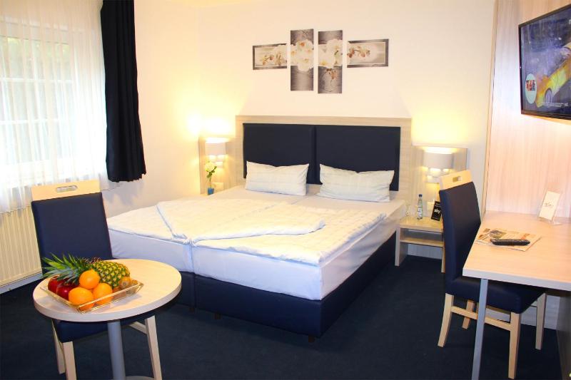 Classic Triple Room image 2