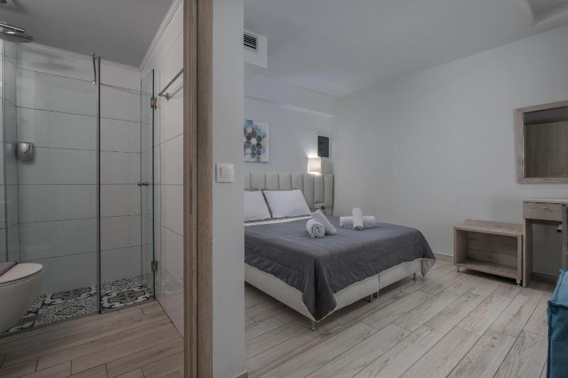 Double Room image 1